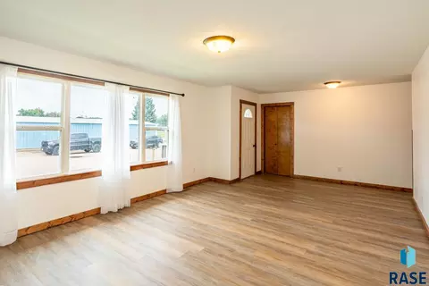 403 S Broadway St, Canton, SD 57013 photo 13