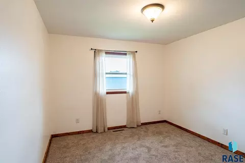403 S Broadway St, Canton, SD 57013 photo 16