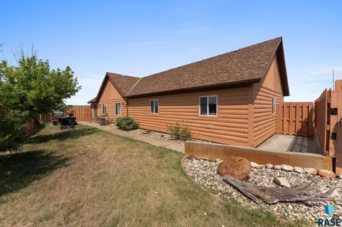Exterior - 24269 State 50 Hwy, Chamberlain, SD 57325 photo 3 of 5