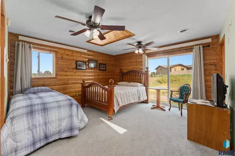 Bedroom - 24269 State 50 Hwy, Chamberlain, SD 57325 photo 2 of 6