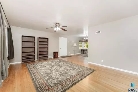 2309 S Phillips Ave, Sioux Falls, SD 57105 photo 2