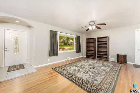 2309 S Phillips Ave, Sioux Falls, SD 57105 photo 3