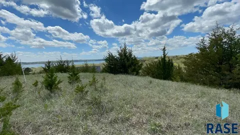 154 N Baycliffe Dr, Yankton, SD 57078