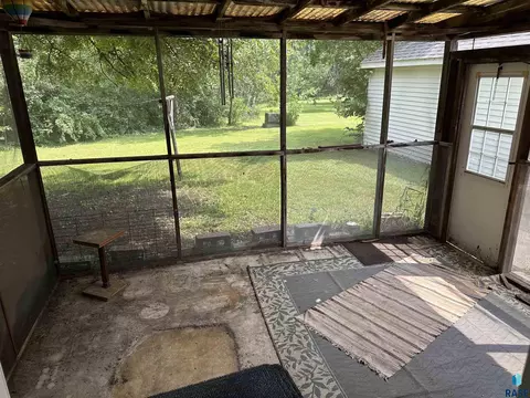 620 N Blanche Ave, Madison, SD 57042 photo 5