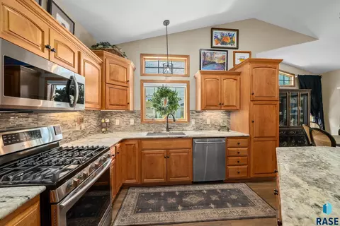 Kitchen - 722 E 70th Pl #722, Sioux Falls, SD 57108 photo 6 of 16