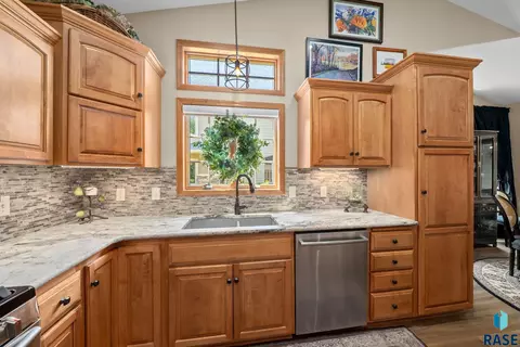 Kitchen - 722 E 70th Pl #722, Sioux Falls, SD 57108 photo 10 of 16