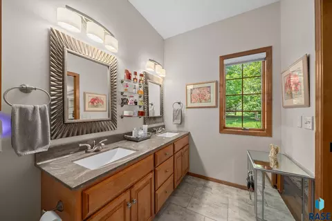 Bath - 722 E 70th Pl #722, Sioux Falls, SD 57108 photo 4 of 10