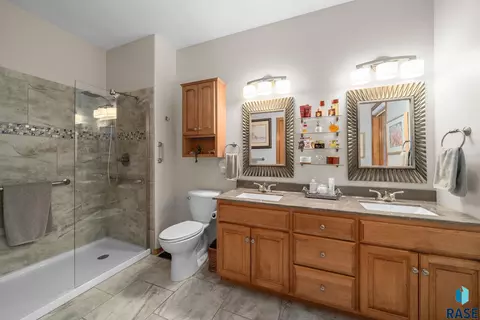 Bath - 722 E 70th Pl #722, Sioux Falls, SD 57108 photo 3 of 10