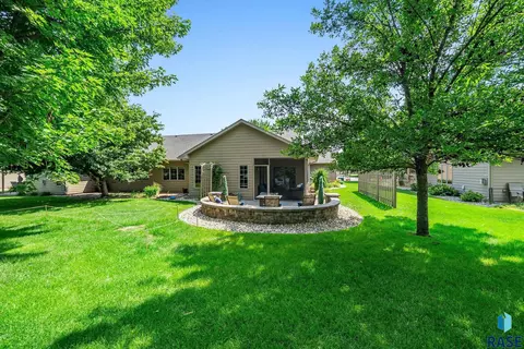 Exterior - 722 E 70th Pl #722, Sioux Falls, SD 57108 photo 9 of 25