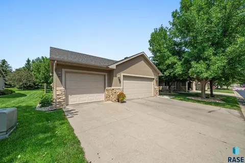 Exterior - 722 E 70th Pl #722, Sioux Falls, SD 57108 photo 2 of 25