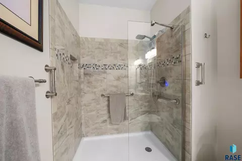 Bath - 722 E 70th Pl #722, Sioux Falls, SD 57108 photo 2 of 10