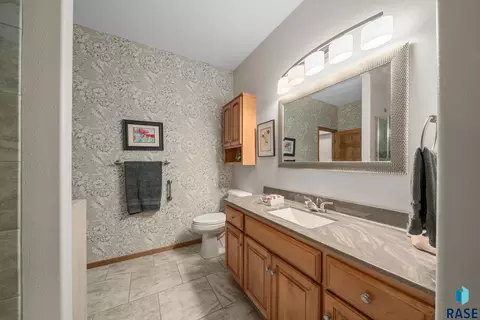 Bath - 722 E 70th Pl #722, Sioux Falls, SD 57108 photo 5 of 10