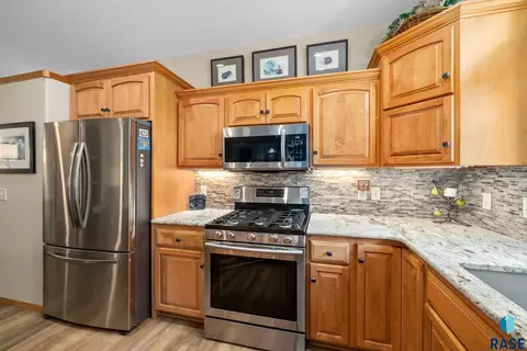 Kitchen - 722 E 70th Pl #722, Sioux Falls, SD 57108 photo 9 of 16