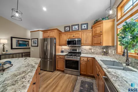 Kitchen - 722 E 70th Pl #722, Sioux Falls, SD 57108 photo 7 of 16