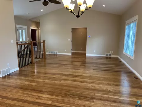 1020 S Dewald St, Freeman, SD 57029 photo 25
