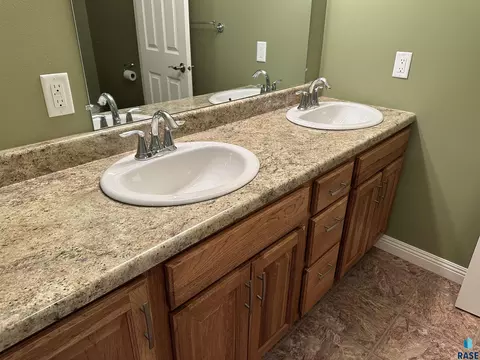 1020 S Dewald St, Freeman, SD 57029 photo 68