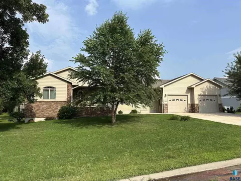 1020 S Dewald St, Freeman, SD 57029 photo 4