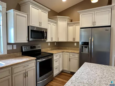 1020 S Dewald St, Freeman, SD 57029 photo 31