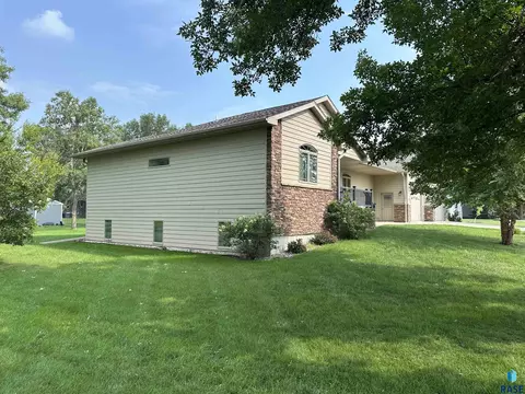 1020 S Dewald St, Freeman, SD 57029 photo 9