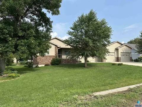 1020 S Dewald St, Freeman, SD 57029 photo 5