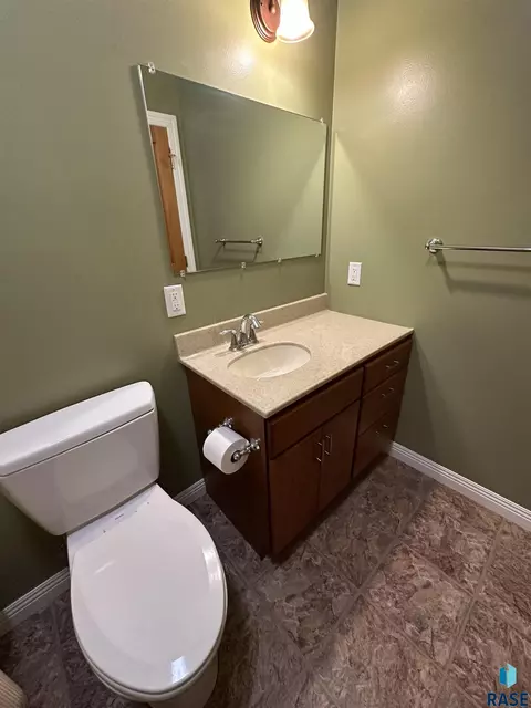 1020 S Dewald St, Freeman, SD 57029 photo 47