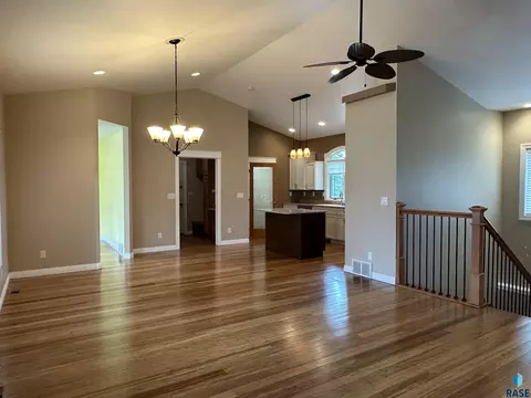 1020 S Dewald St, Freeman, SD 57029 photo 23