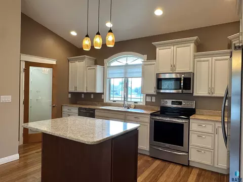 1020 S Dewald St, Freeman, SD 57029 photo 28