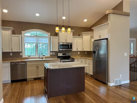 1020 S Dewald St, Freeman, SD 57029 photo 35