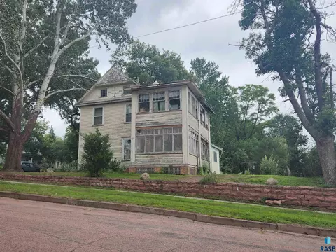 301 E 5th St, Dell Rapids, SD 57022 photo 5