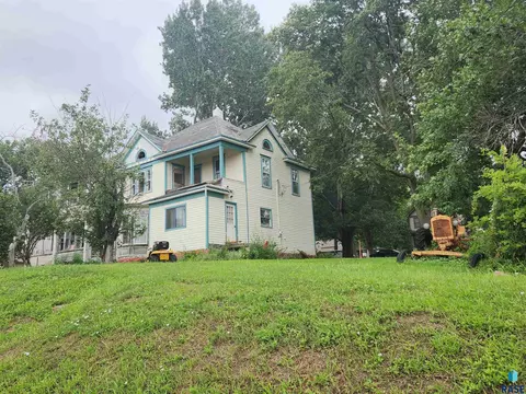 301 E 5th St, Dell Rapids, SD 57022 photo 6