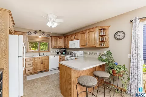 908 Oak Ridge Rd, Dell Rapids, SD 57022 photo 4