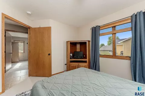 908 Oak Ridge Rd, Dell Rapids, SD 57022 photo 13
