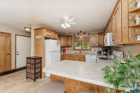 908 Oak Ridge Rd, Dell Rapids, SD 57022 photo 5