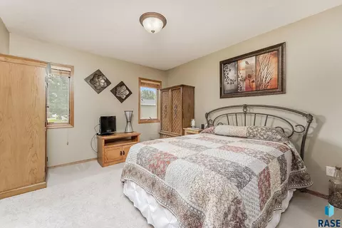 908 Oak Ridge Rd, Dell Rapids, SD 57022 photo 9