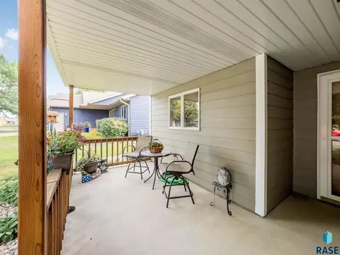 908 Oak Ridge Rd, Dell Rapids, SD 57022 photo 2