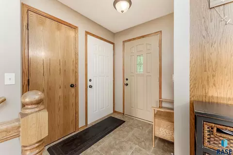 908 Oak Ridge Rd, Dell Rapids, SD 57022 photo 3
