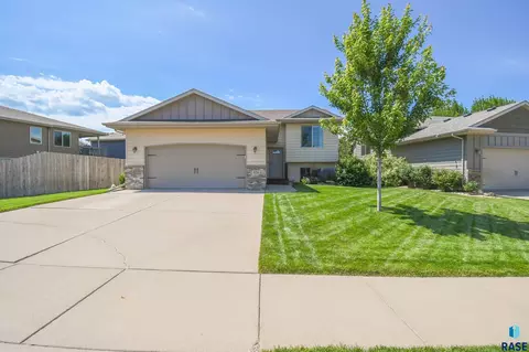 4211 S Grinnell Ave, Sioux Falls, SD 57106