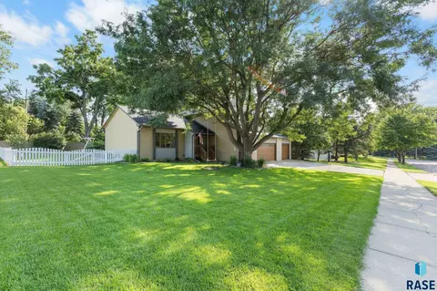 2905 E 33rd St, Sioux Falls, SD 57103 photo 2
