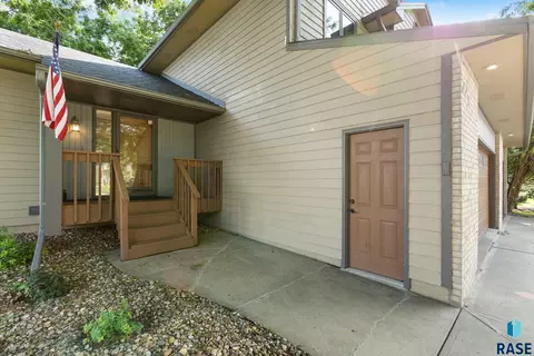 2905 E 33rd St, Sioux Falls, SD 57103 photo 3