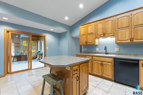 2905 E 33rd St, Sioux Falls, SD 57103 photo 16