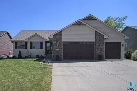 809 E Leslie Dr, Garretson, SD 57030 photo 1