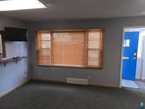 2010 W 33rd Street St, Sioux Falls, SD 57105 photo 7