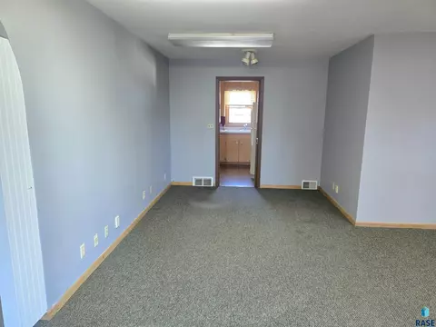 2010 W 33rd Street St, Sioux Falls, SD 57105 photo 3