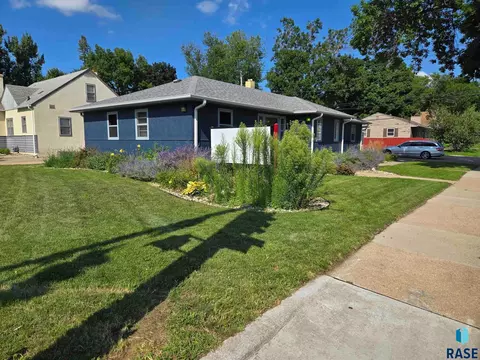 2010 W 33rd Street St, Sioux Falls, SD 57105 photo 2