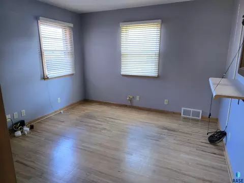 2010 W 33rd Street St, Sioux Falls, SD 57105 photo 9