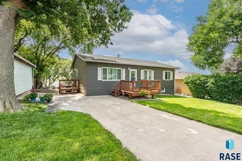 205 E 5th St, Dell Rapids, SD 57022 photo 4
