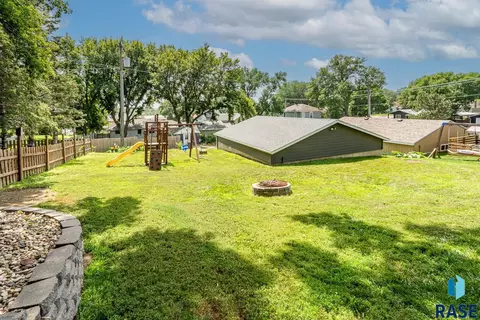 205 E 5th St, Dell Rapids, SD 57022 photo 35