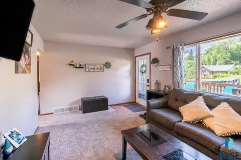 205 E 5th St, Dell Rapids, SD 57022 photo 8