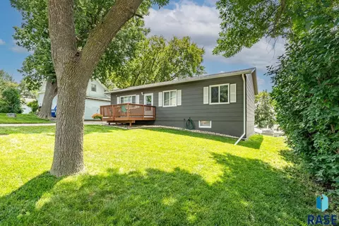 205 E 5th St, Dell Rapids, SD 57022 photo 3