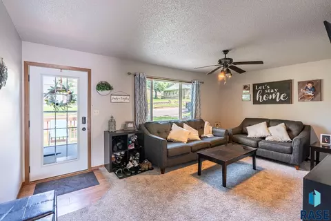 205 E 5th St, Dell Rapids, SD 57022 photo 7